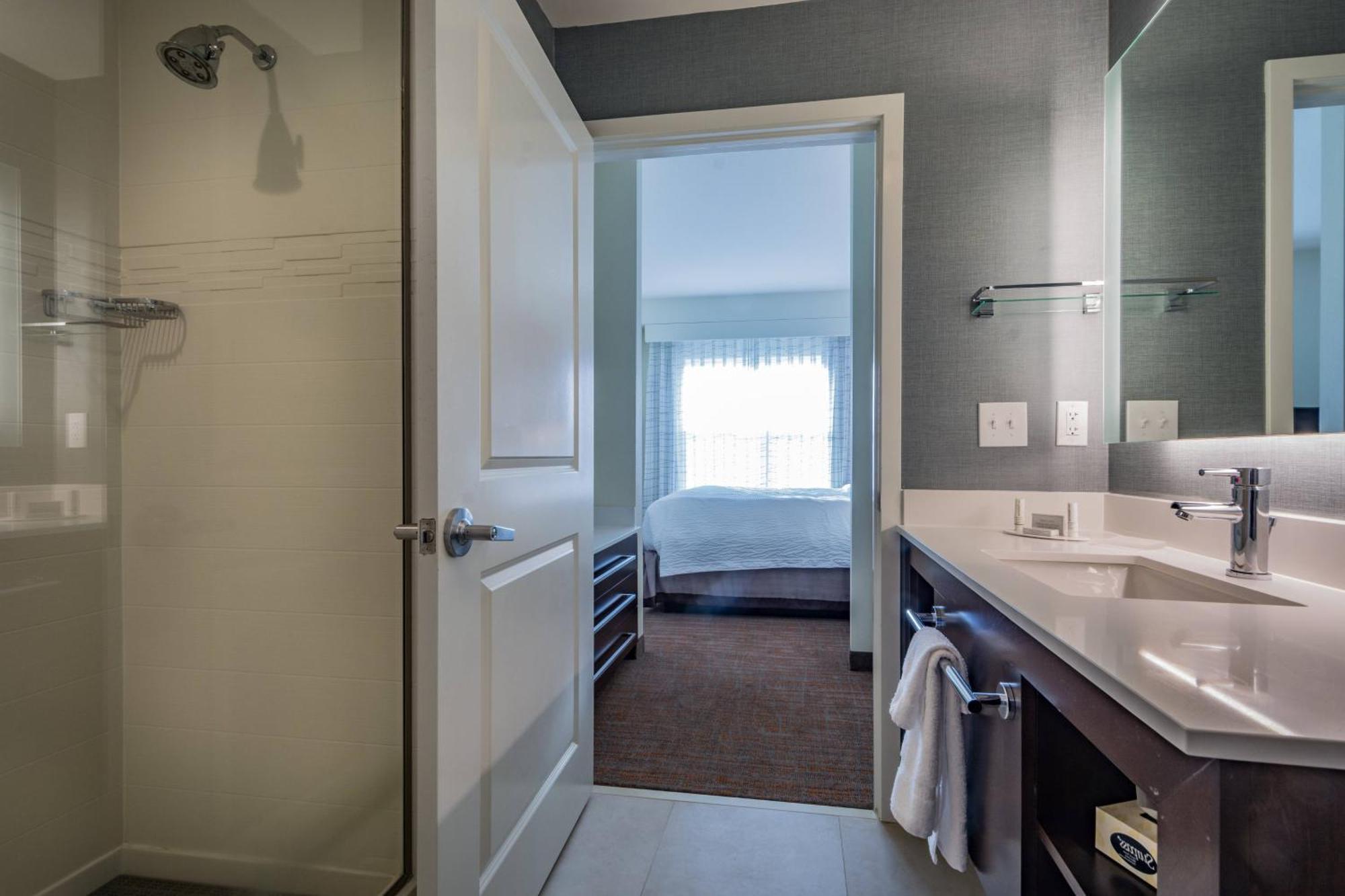 By Marriott Savannah Airport 3*