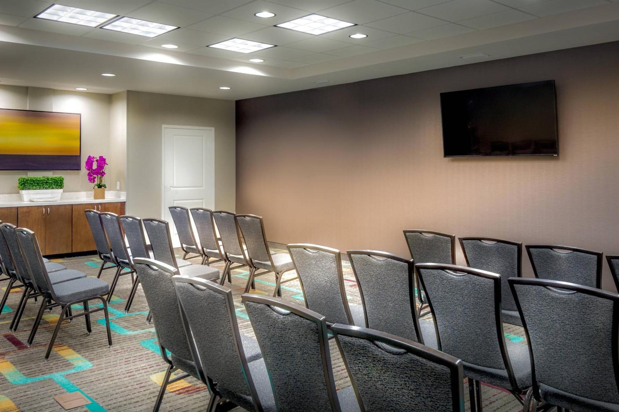By Marriott Savannah Airport Hotel
