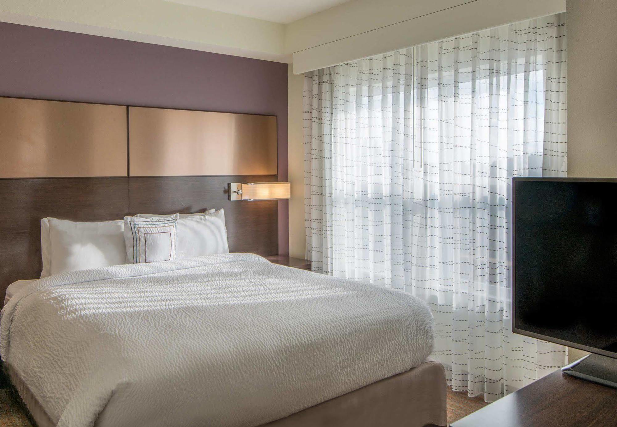 By Marriott Savannah Airport Hotel Pooler