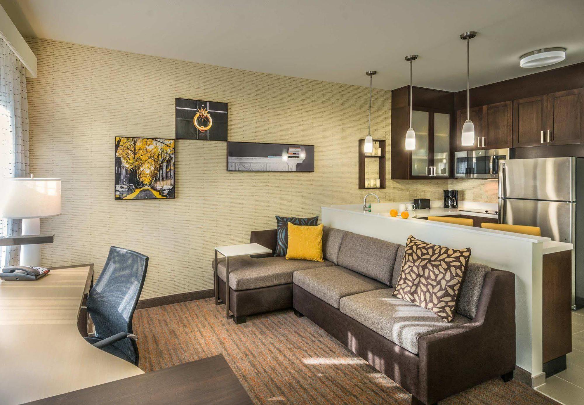 By Marriott Savannah Airport Hotel 3*