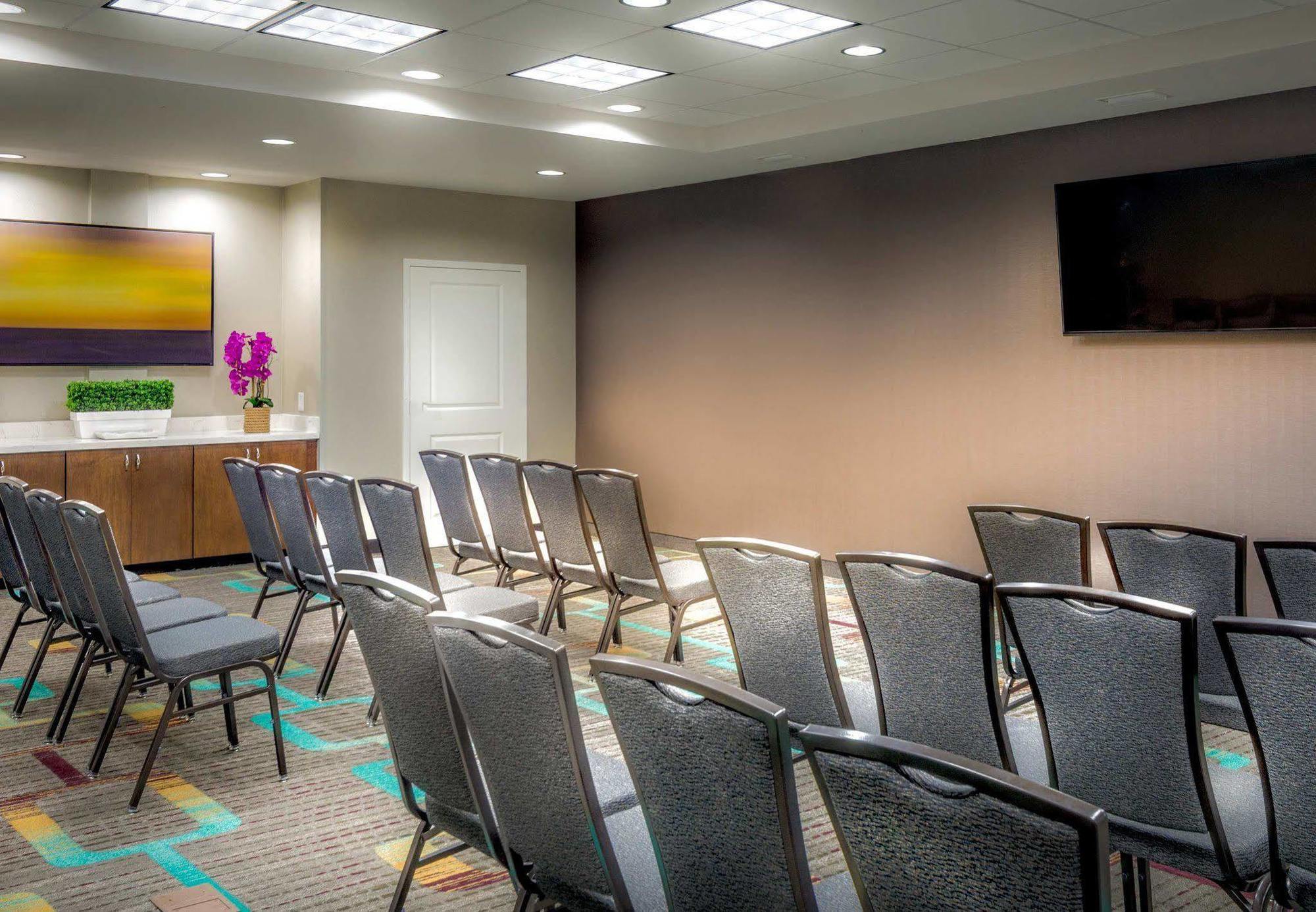 By Marriott Savannah Airport Hotel 3*